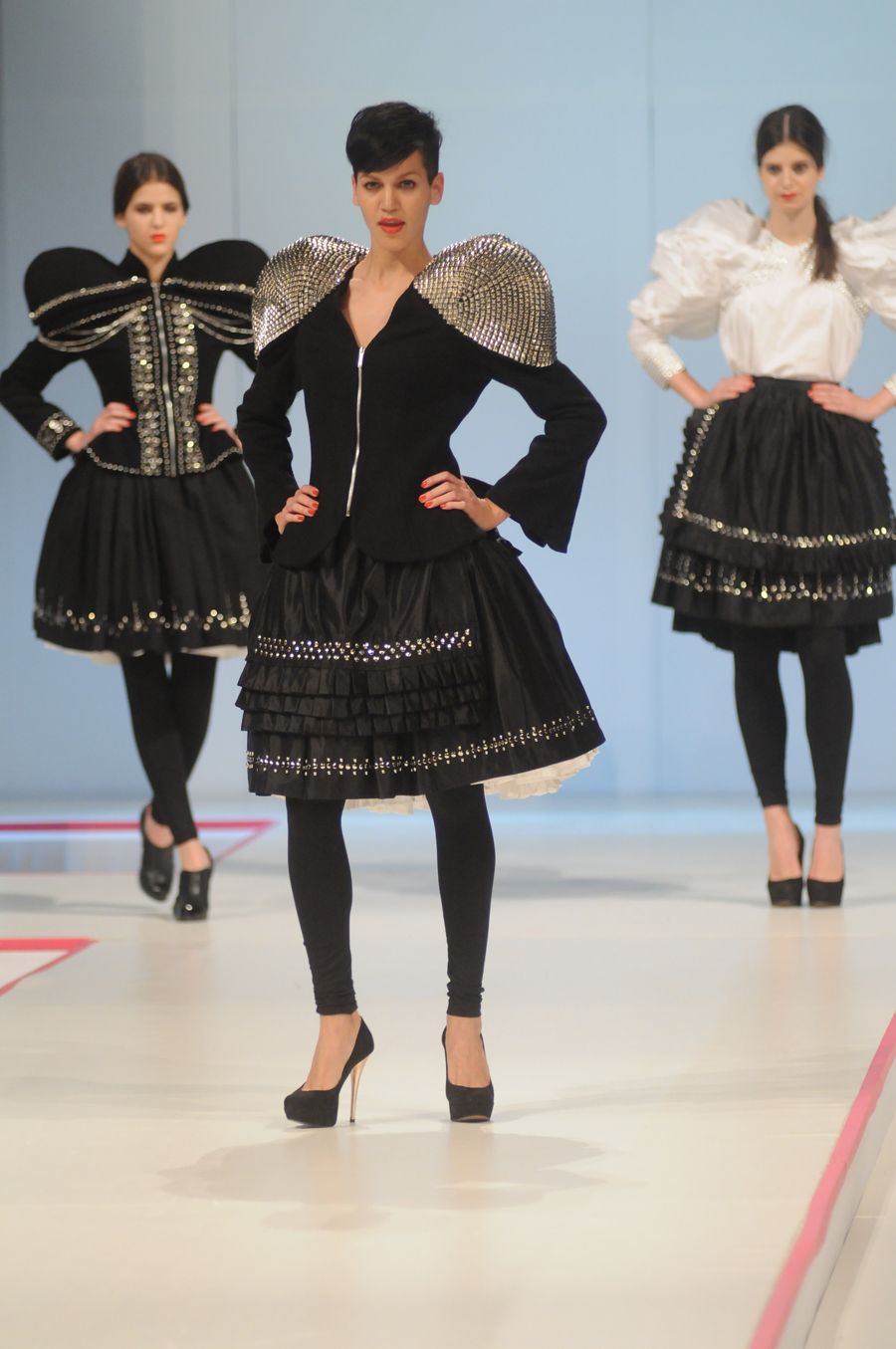 Zsindely, Csodaszarvas, Buso Vibe - Divatshow magyar motívumokkal