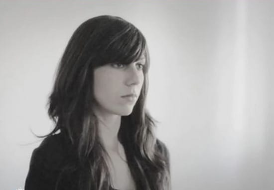 Zene éjszakára: Julia Holter - In The Same Room (videó)
