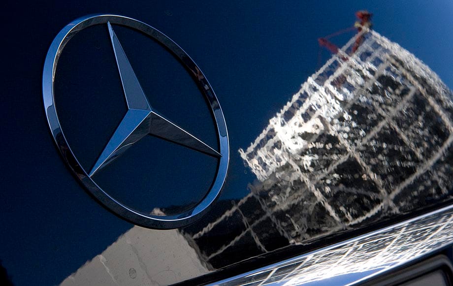 Drága kézprotézist ajándékozott egy fiúnak a Mercedes Petronas