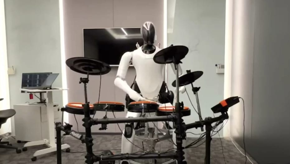 Rávették dobolásra a Xiaomi 177 centis, 52 kilós emberszerű robotját – videó