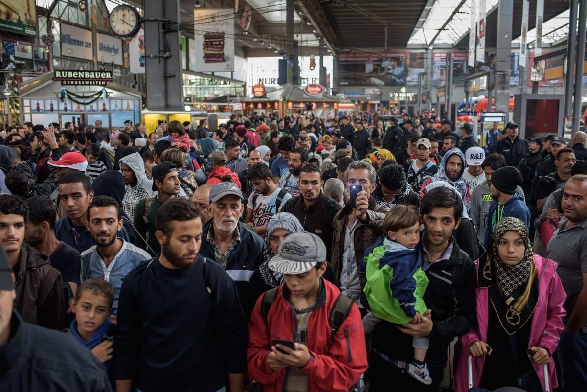 Egyre nehezebb bírnak a menekültáradattal Münchenben