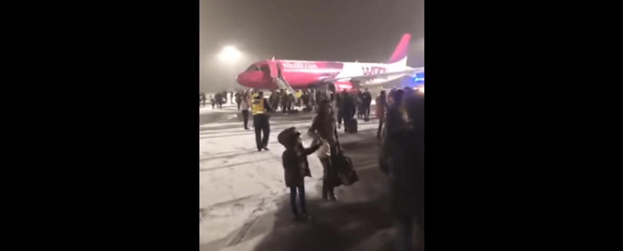 Vészcsúszdán ürítettek ki egy Wizz Air-gépet Debrecenben