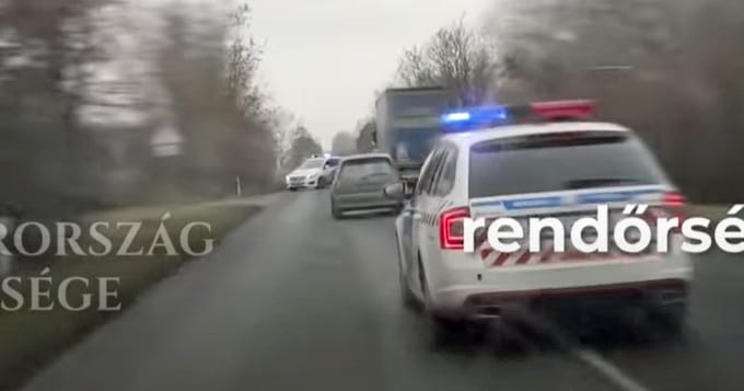 Az utóbbi idők legizgalmasabb közúti krimijét adta elő egy autós