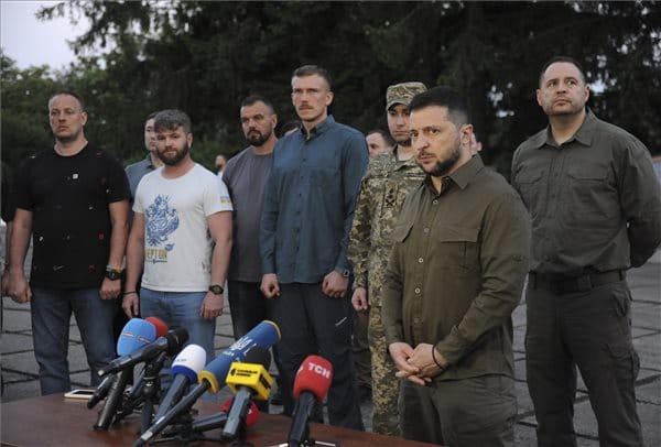 Visszatérnek harcolni az Azovsztal szabadon engedett parancsnokai