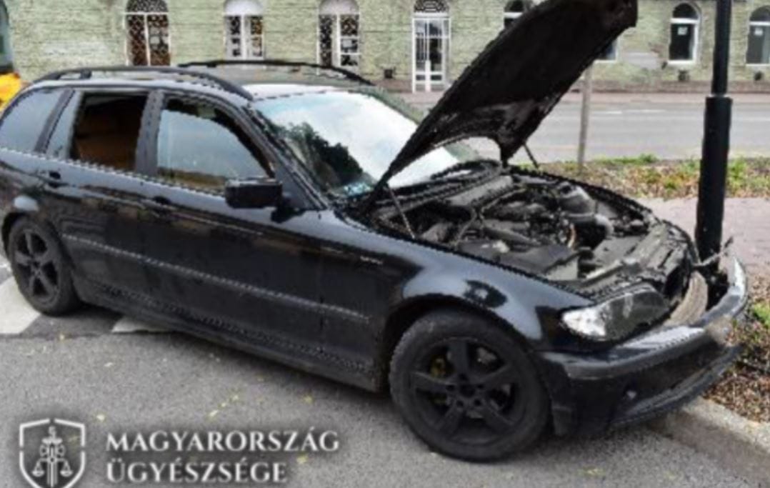 Sofőrre támadt a részeg utas, kidöntöttek egy jelzőlámpát