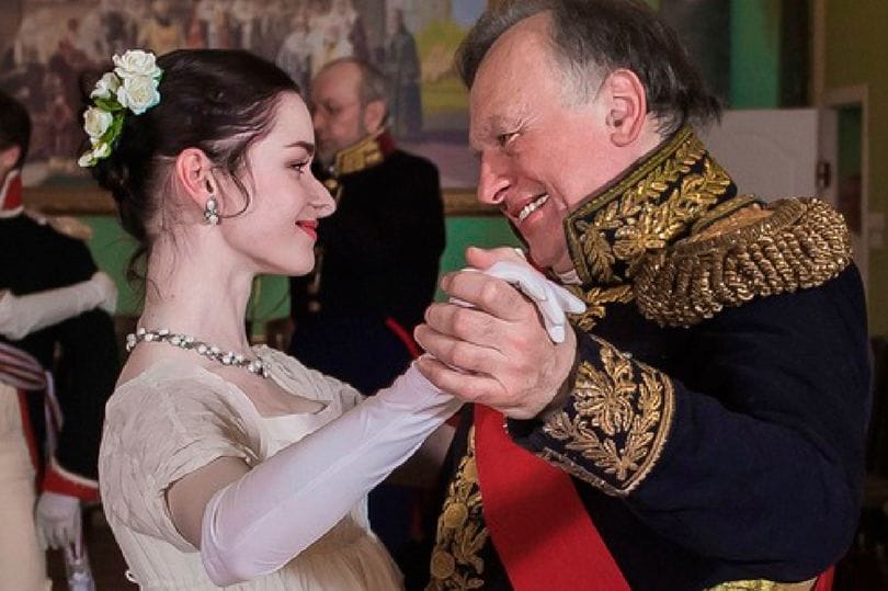 Részegen, egy folyóban, két női kar társaságában találták meg az orosz történészt