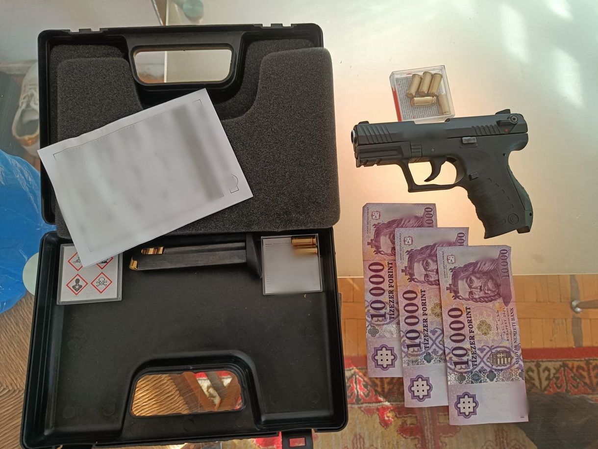 Fegyverrel rabolta ki kuncsaftját egy budapesti prostituált