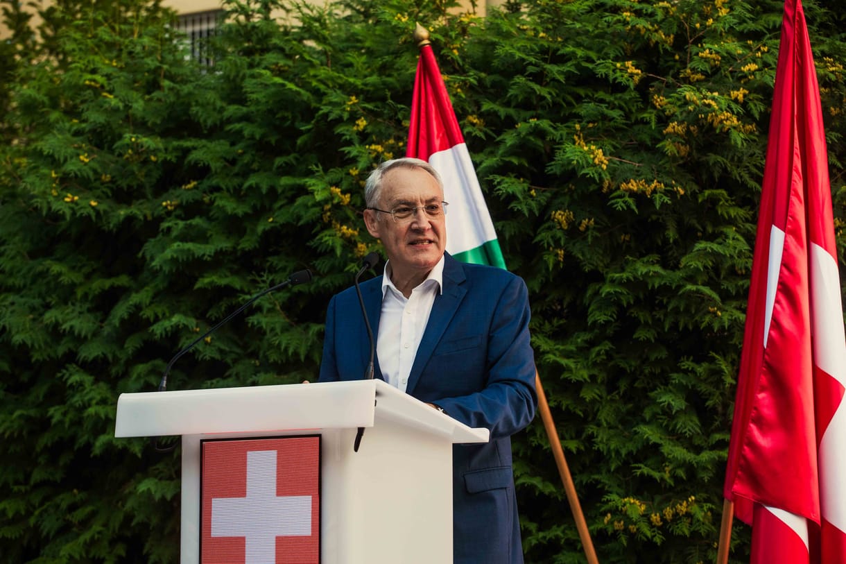 Svájc nagykövete a Magyarországnak nyújtott segítségről és az üzletemberek gondjairól