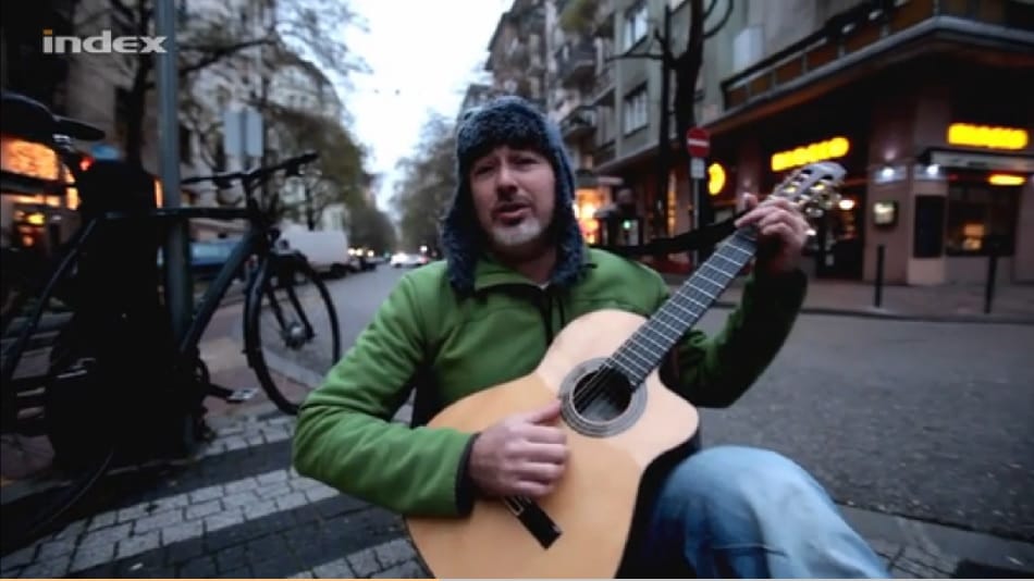 „Újra áll a karó” - Hajós András a bringásokért dalol 