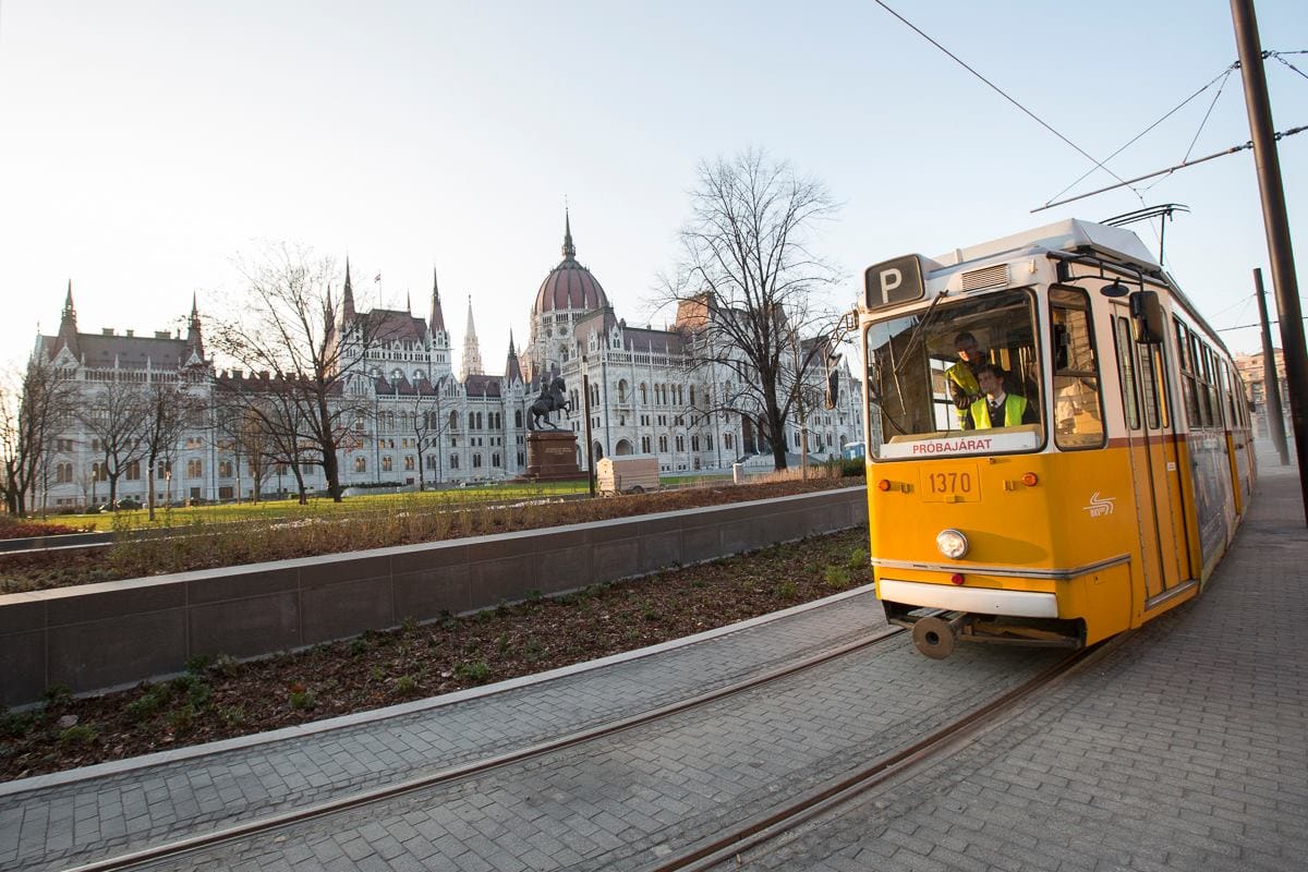 Árvízkárokat tüntetnek el, egy szakaszon nem lesz 2-es villamos