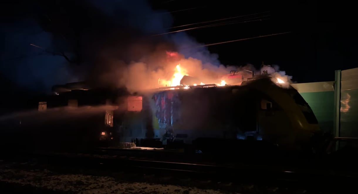 Lángoló szellemmozdonyt üldöztek a német hatóságok több kilométeren át - videó