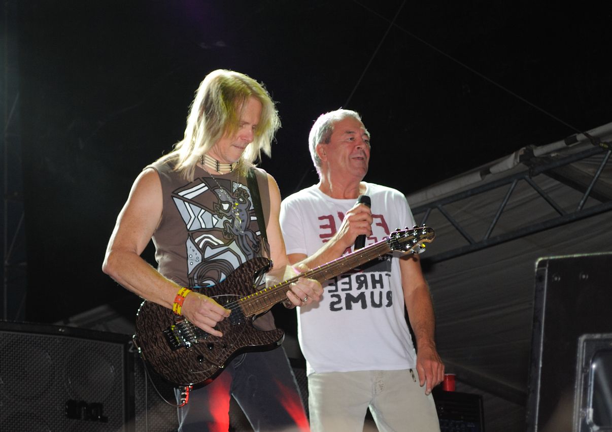 És felhangzott a rock legismertebb négy hangja 