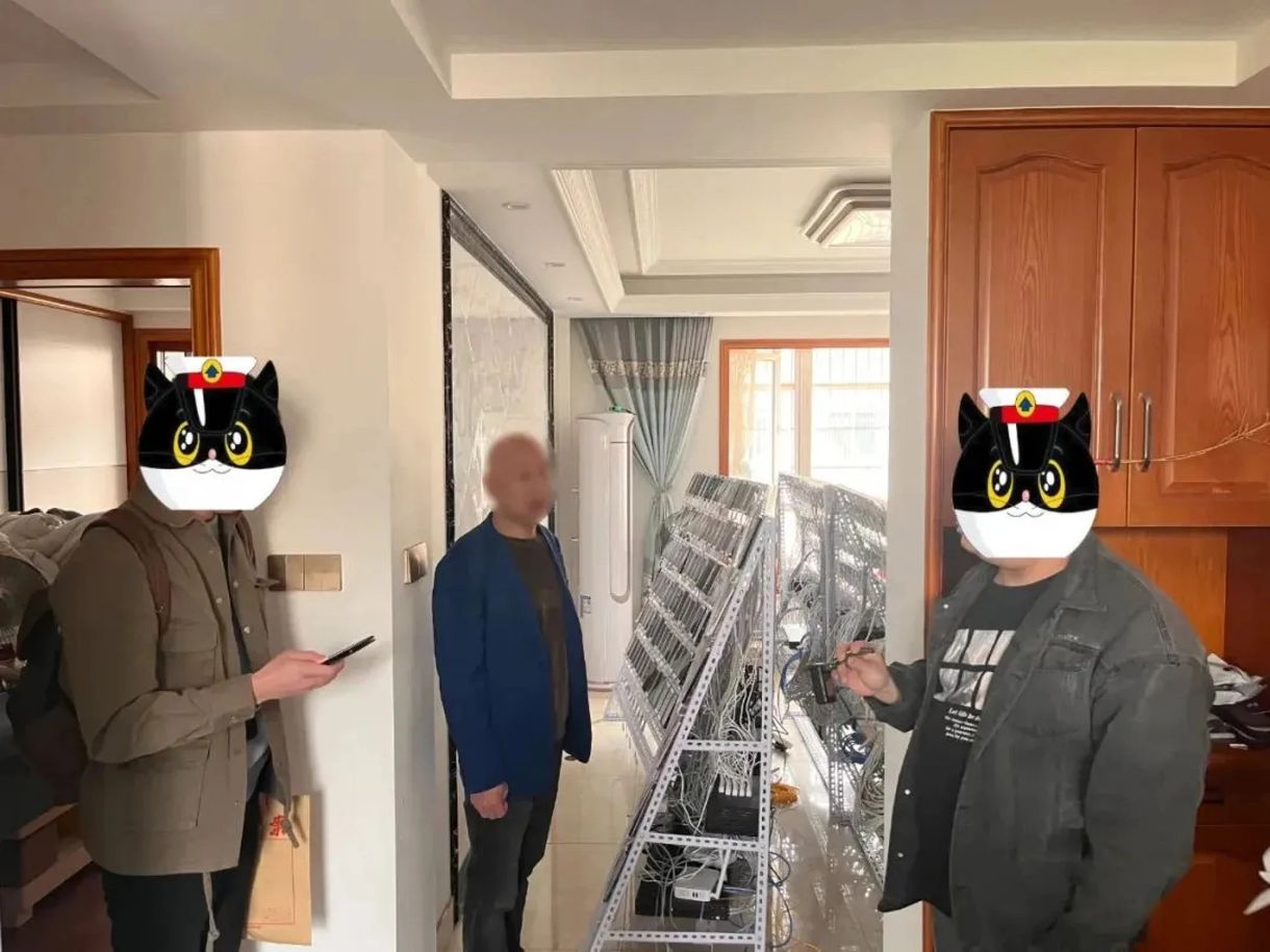 4600 okostelefont működtetett egyszerre egy kínai csaló