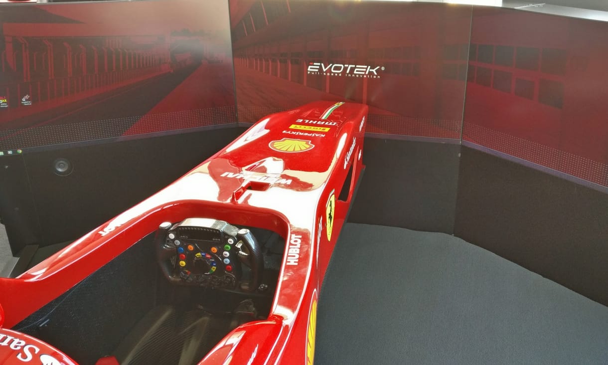 Büntetlen száguldás: Budapestre jött a Ferrari szuper szimulátora