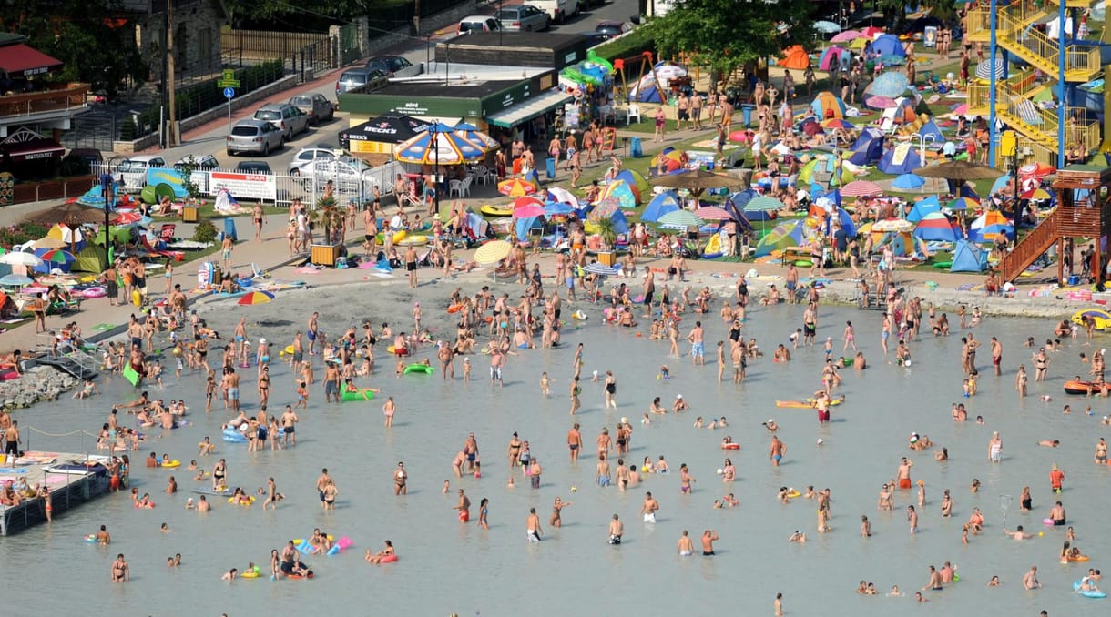600 forinttal emelték a jegyárat a csopaki strandon
