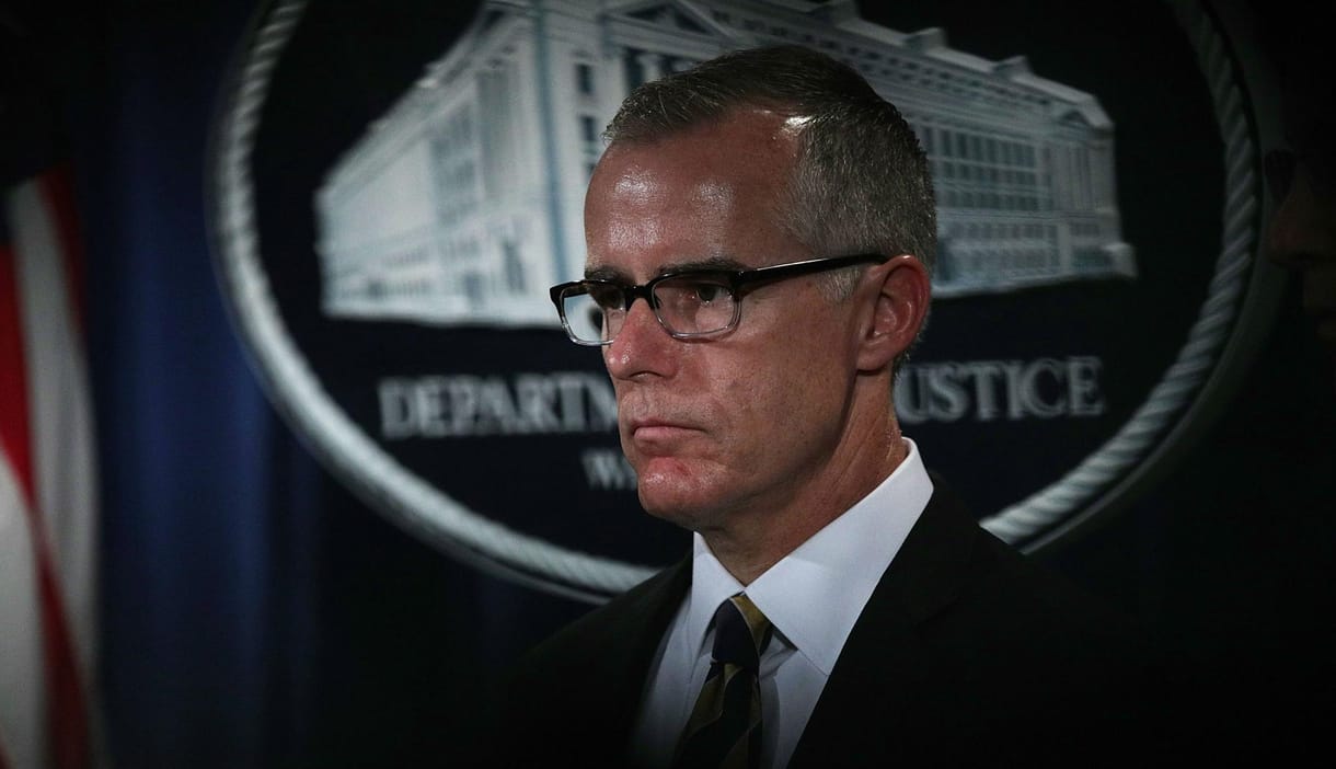 Átadta titkos iratait a kirúgott FBI-főnök, akinek családját Trump csak 