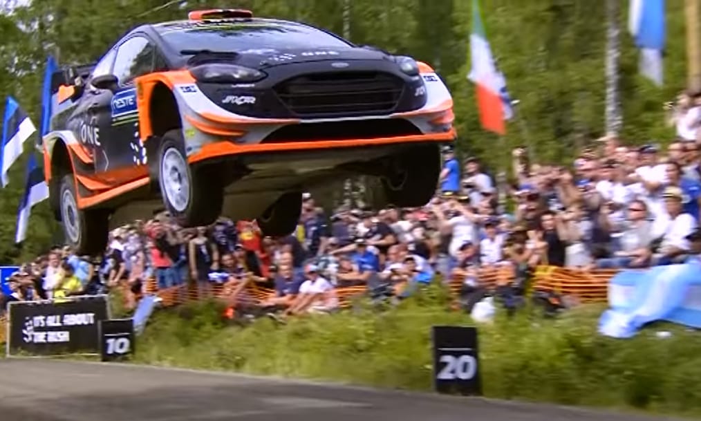 Videó: a finn ralin 50 métert repült a levegőben a Fiesta WRC