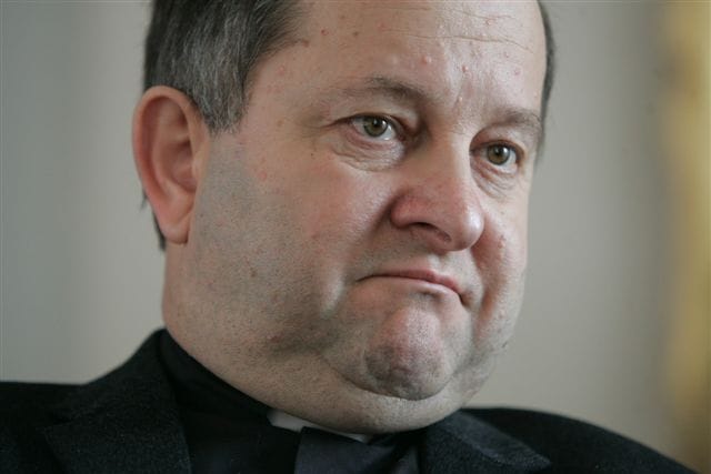 Üzent a kalocsa–kecskeméti érsek a főegyházmegyéjét megrengető botrányok után