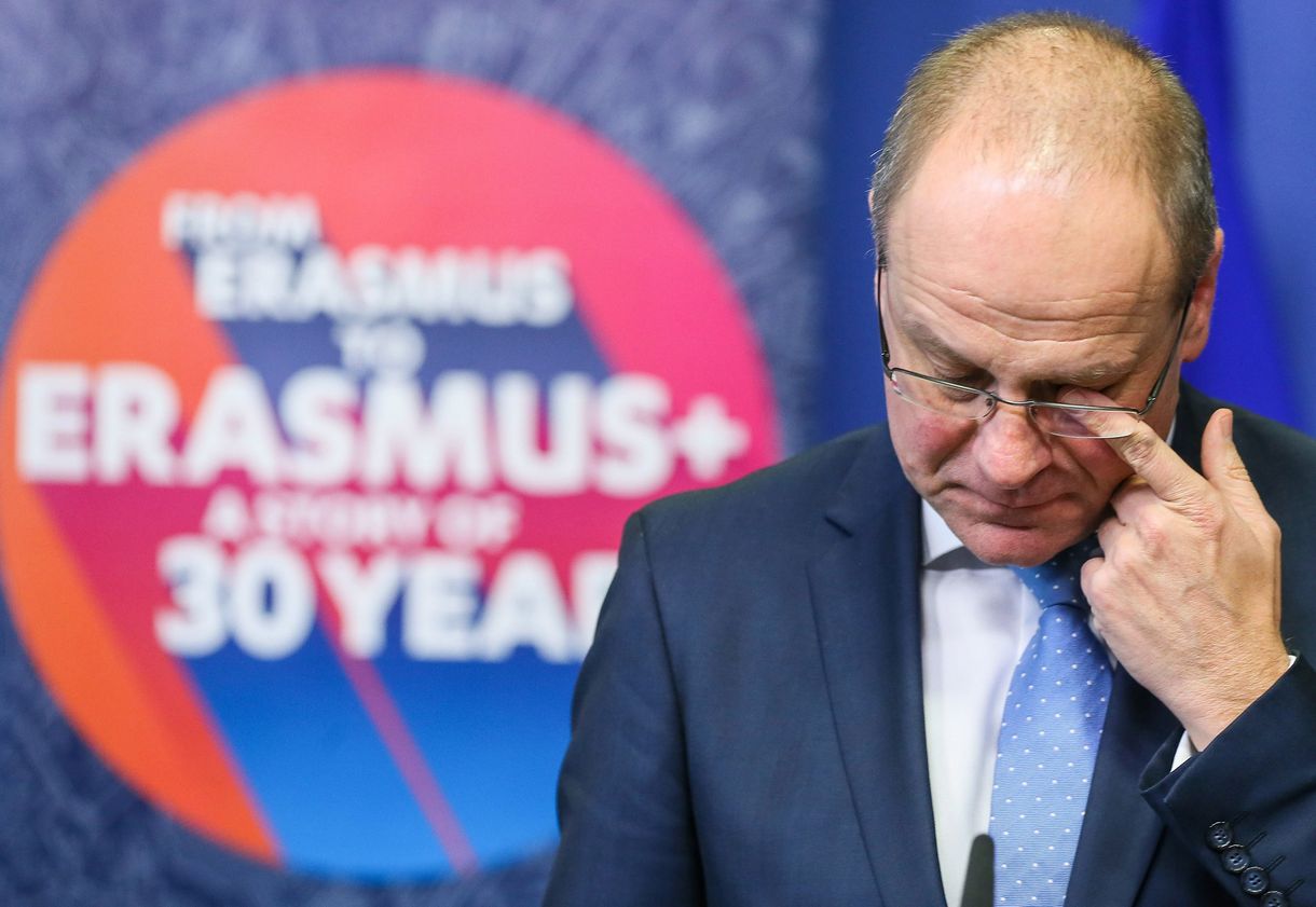 Navracsics Brüsszelben: arcmentés és pénzeső is célja a tárgyalásoknak