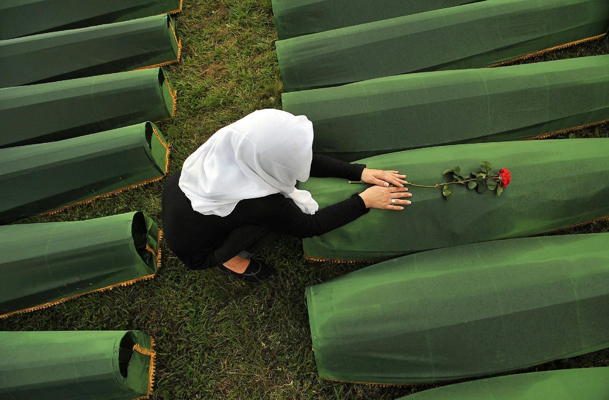 Miért nem hajlandó sok ország elfogadni, hogy népirtás volt, ami 1995-ben Srebrenicában történt?