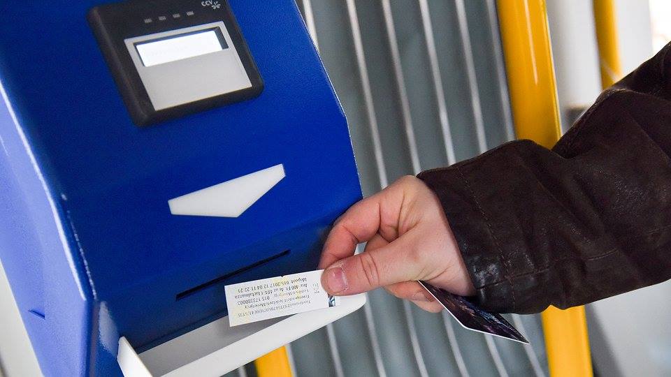 Szeged megelőzte Budapestet, ott már lehet kártyával jegyet venni a villamoson