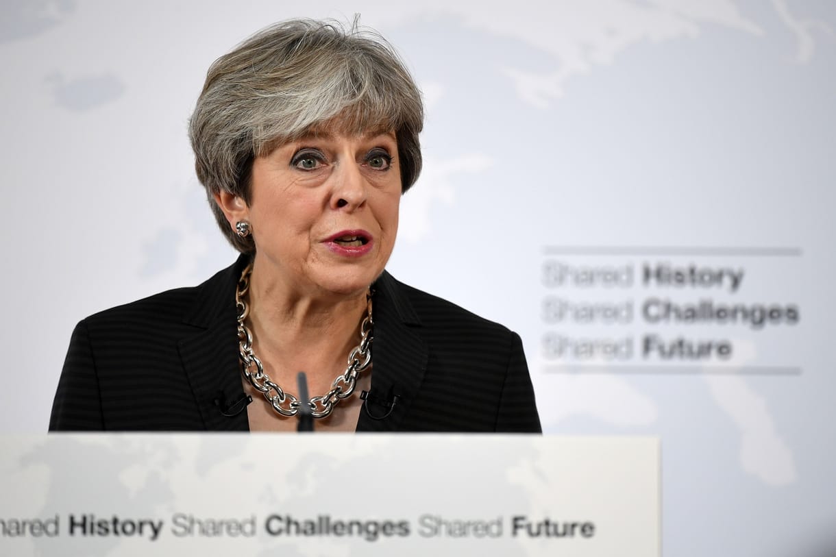 Meg akarták késelni Theresa May brit miniszterelnököt