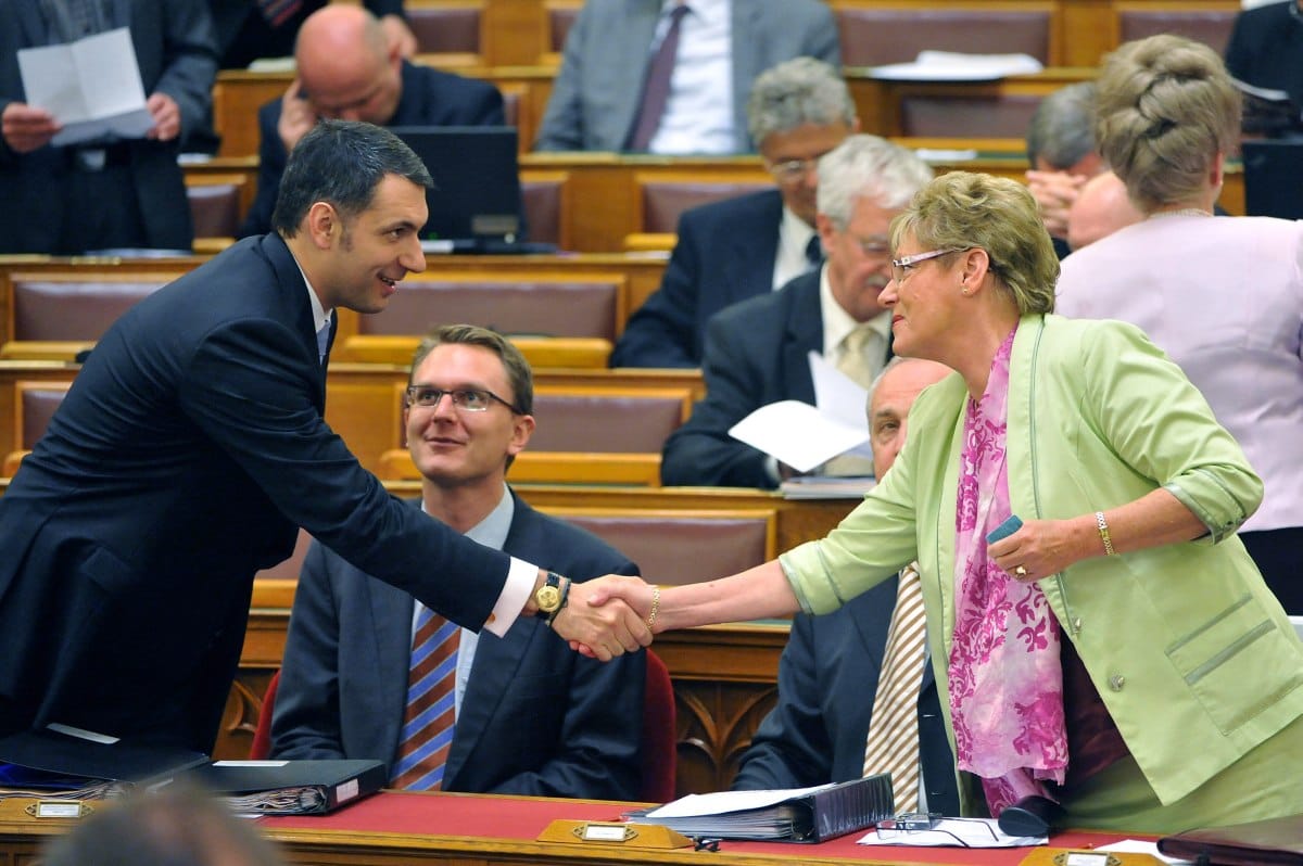 Sajátjaival szemben is védi Orbán Hoffmannt
