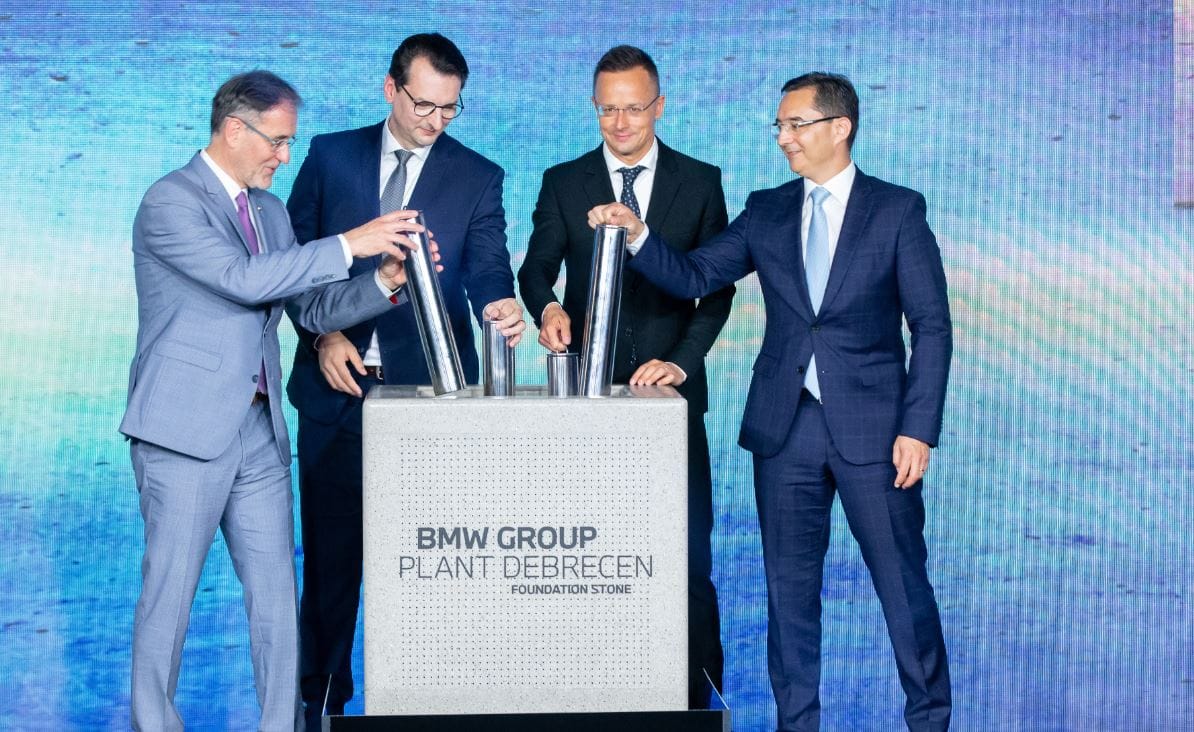 Lerakták a debreceni BMW-gyár alapkövét