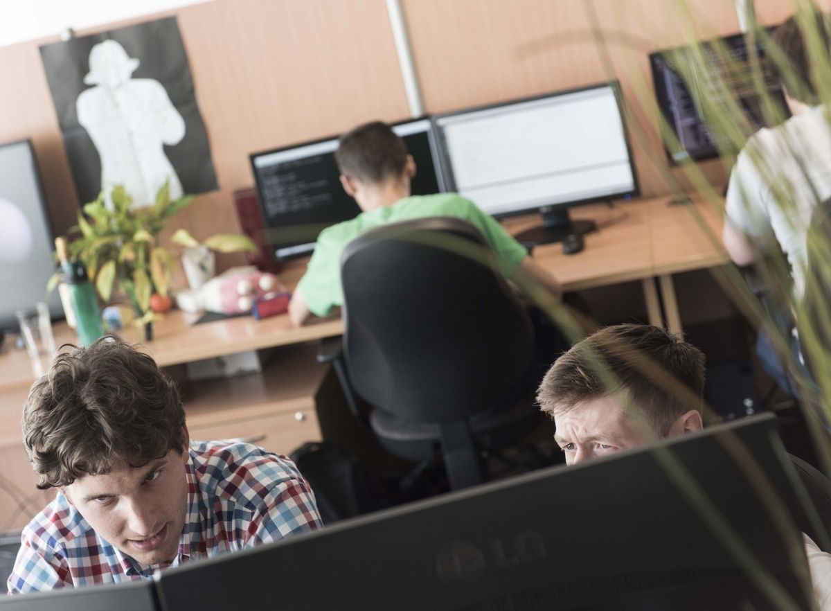 Az informatikában ezért nem tudunk kitörni az összeszerelő üzemi szintről