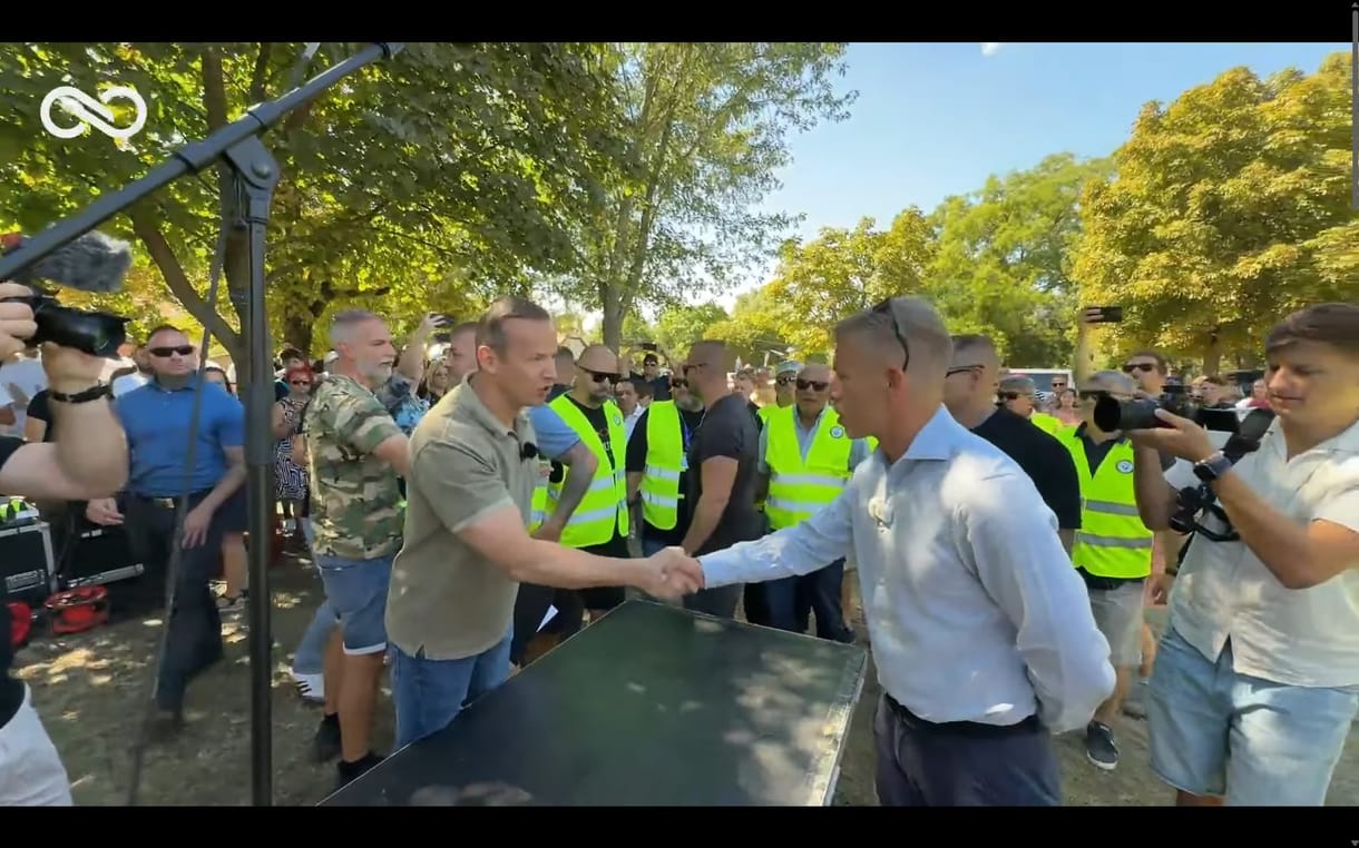 Toroczkai László zavarta meg Magyar Péter országjárását Dorogon – videó