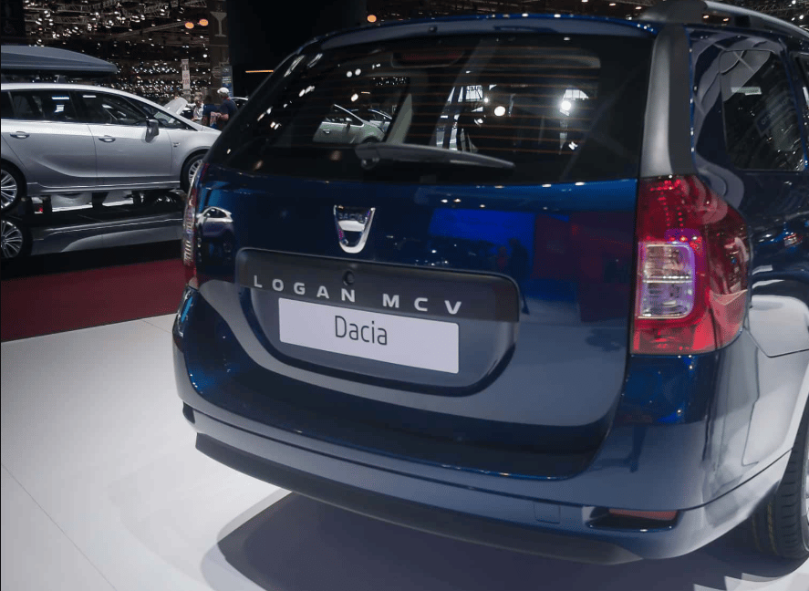 Még hogy a Dacia Logan nem luxusautó? Pedig ilyen extrája van - videó