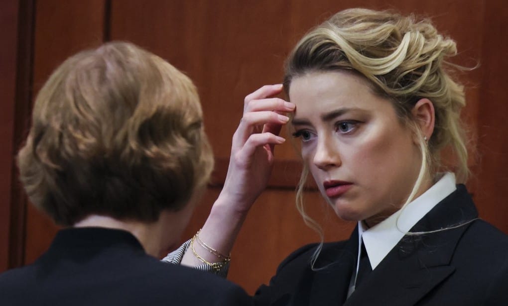 Egy sminkescég buktatta le Amber Heard Johnny Deppet támadó érveit