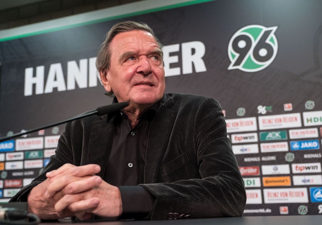 Sosem késő: Gerhard Schröder 74 évesen, ötödjére is megnősült