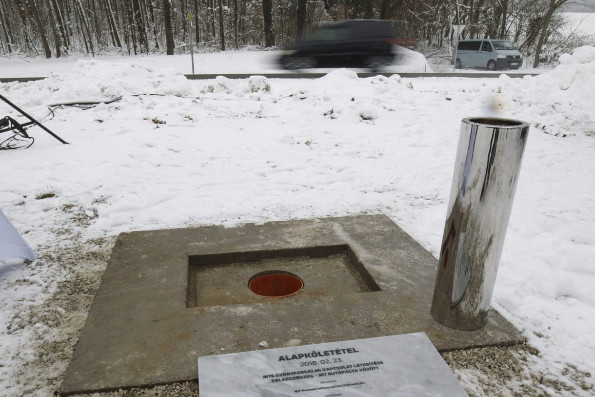 Akár önvezető járműveket is tesztelhetnek majd az M76-os autóúton, ha elkészül