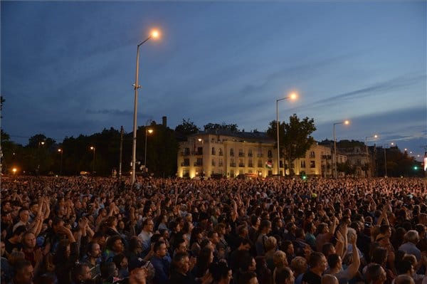 Vége a koncertnek - hősként méltatta Nagy Imrét a Scorpions énekese