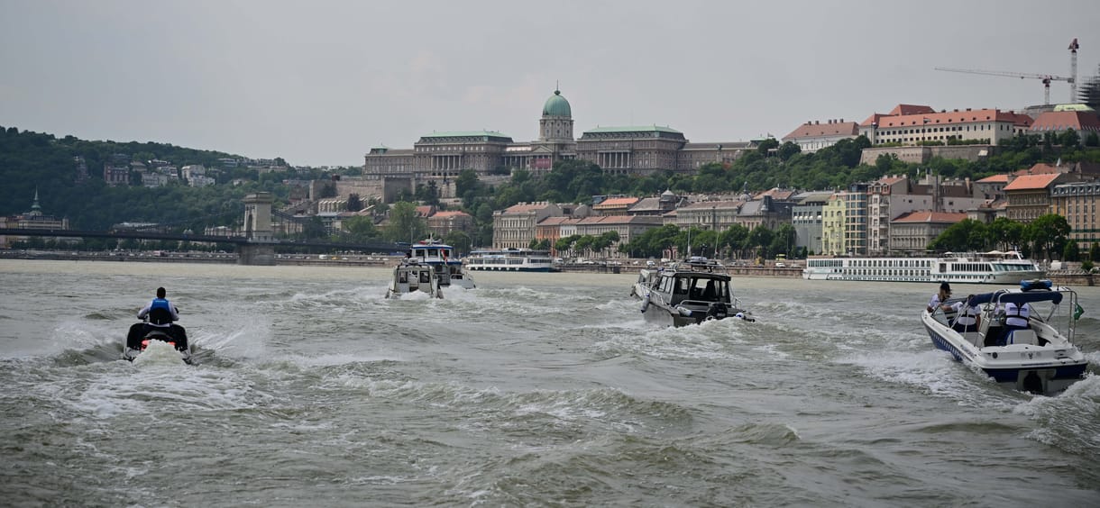 A Hableány-tragédia áldozataira emlékeztek a budapesti rendőrök