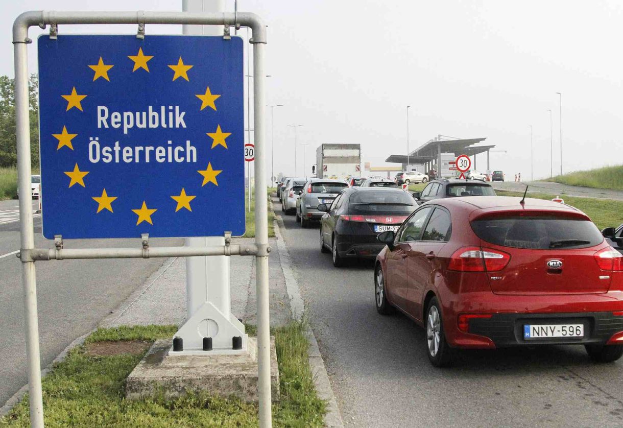 Két hónappal meghosszabbítja Ausztria az ellenőrzést a cseh határon