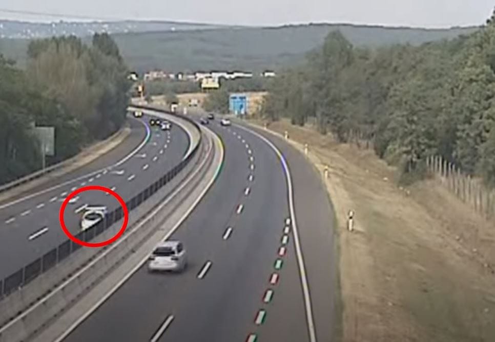 Több kilométeren a forgalommal szemben hajtott két autós az M0-áson és az M3-ason - videó