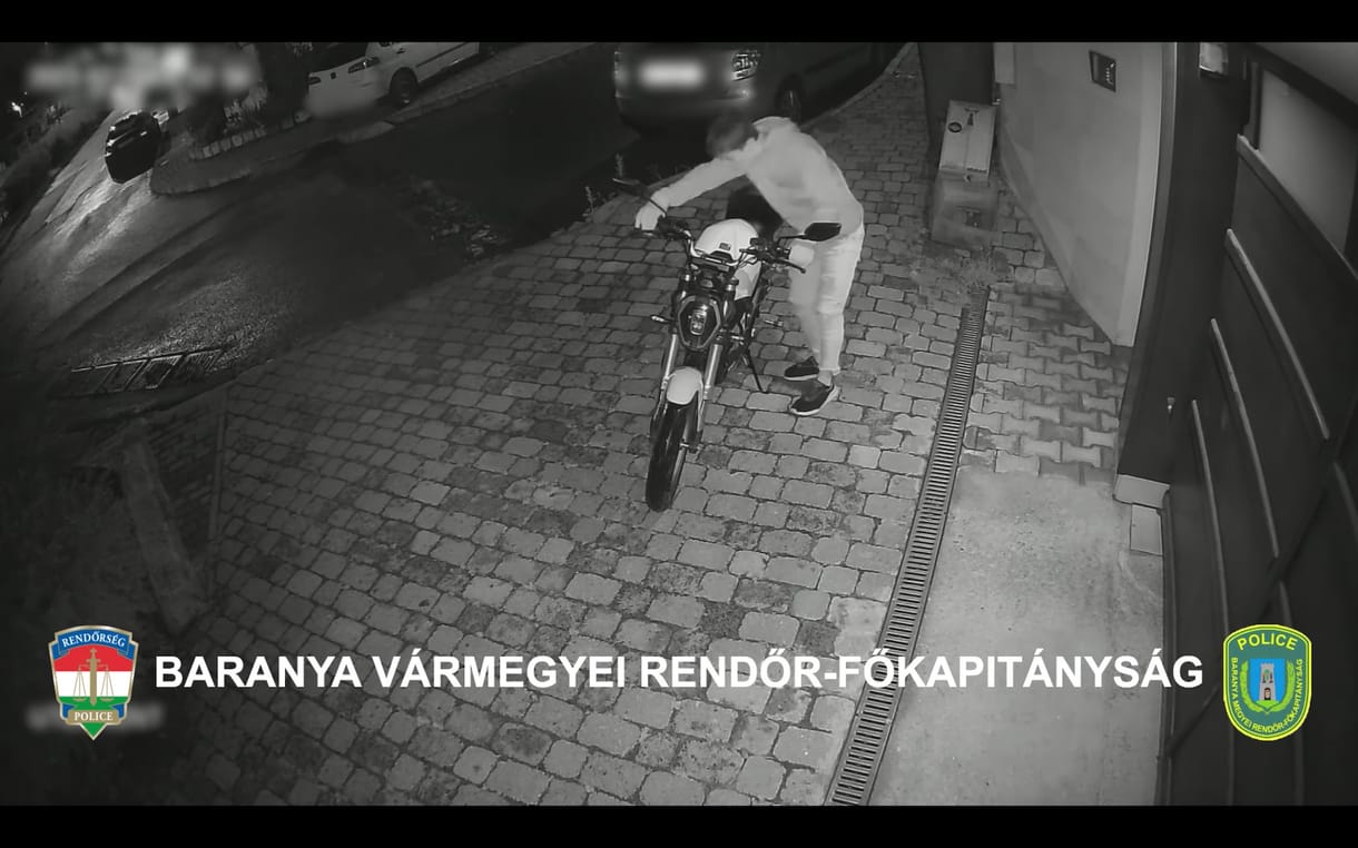 Premier plánban vette a kamera a motortolvajt Pécsett