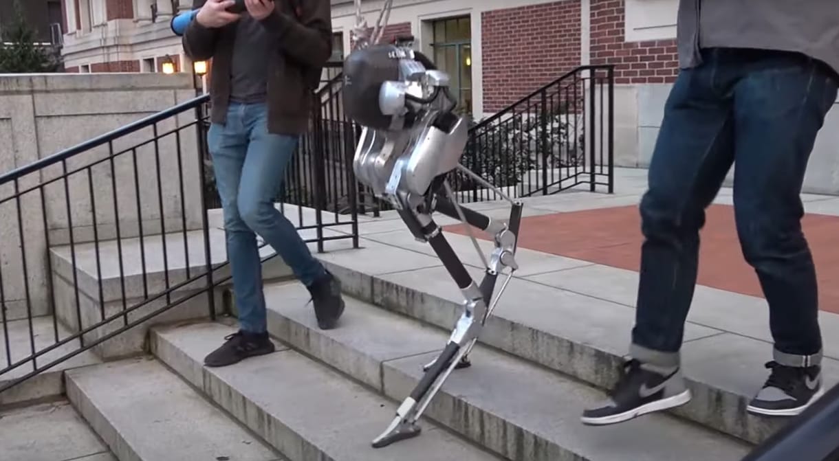 Vakon, félelmetes magabiztossággal közlekedik a lépcsőn ez a robot – videó