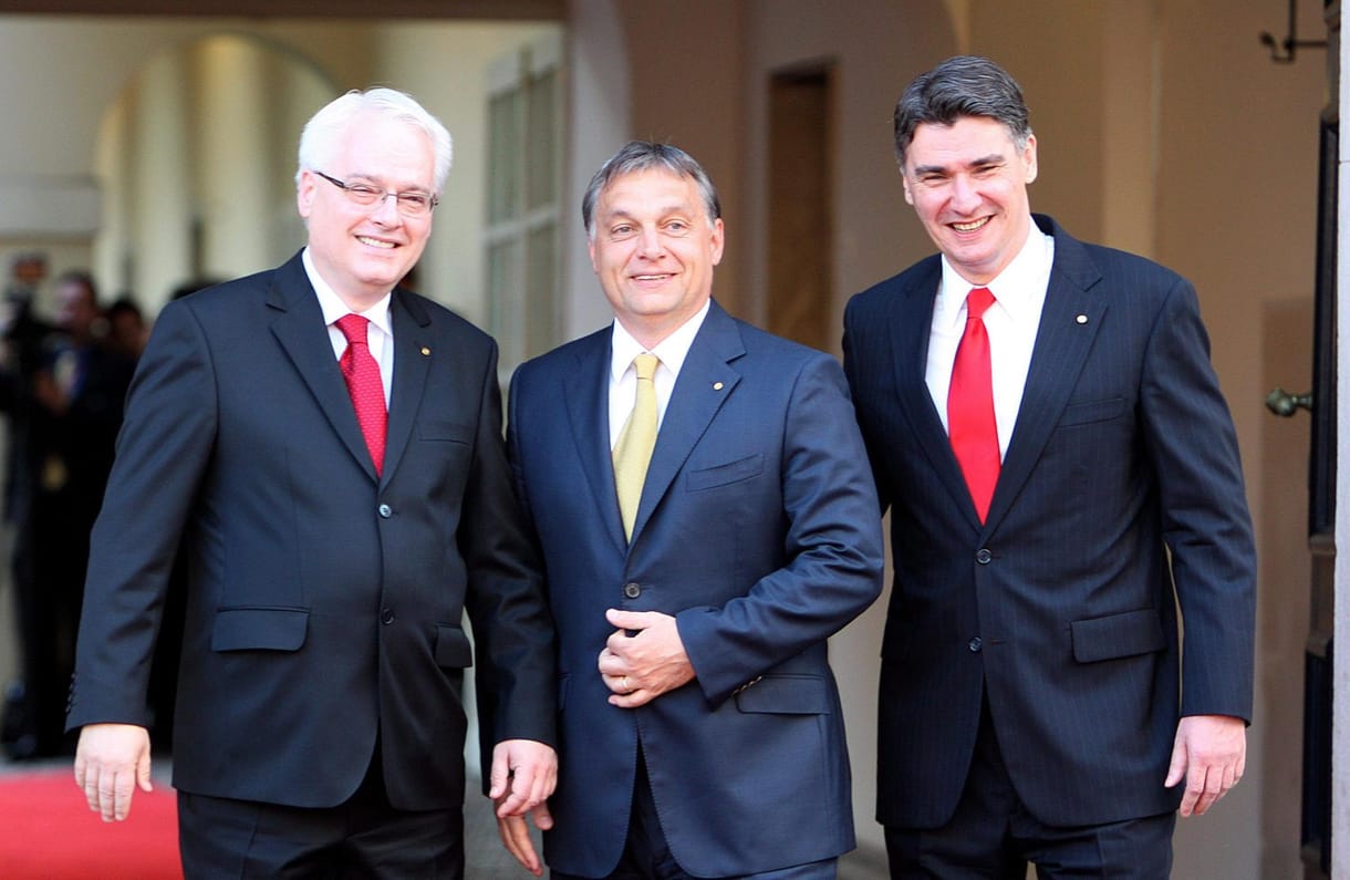 Fotók: miért nem öltözött át Orbán két napig?