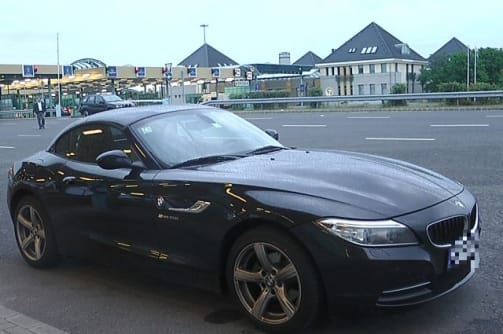 Fotó: luxus BMW-t próbáltak átcsempészni a határon