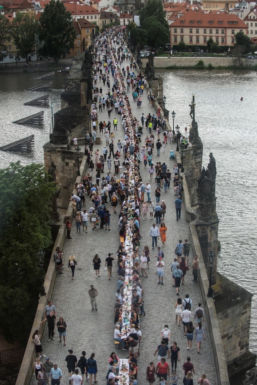 Csehország nem válogat, inkább beenged minden beoltott uniós turistát
