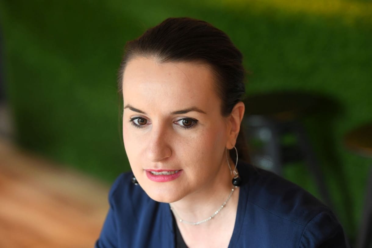 Az ellenzéki politikus Lukácsi Katalin árokba csúszott kocsijával