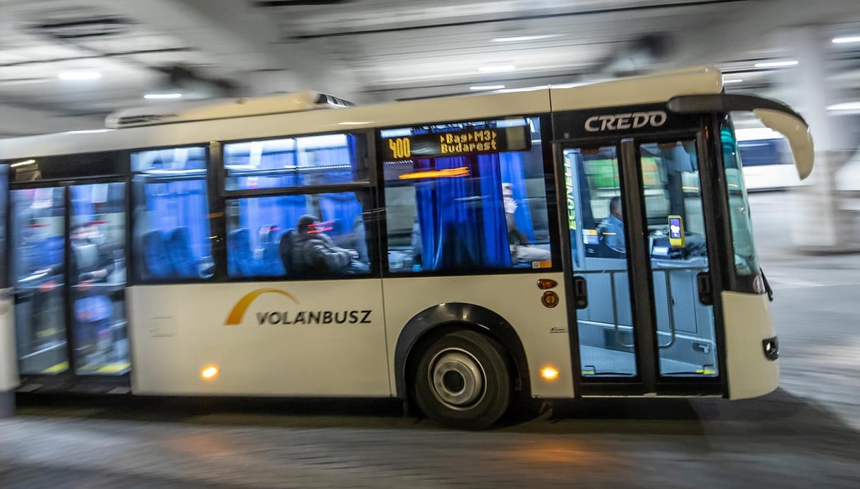 Káosz a távolsági közlekedésben – Lázár János távol tartja a hozzáértőket a terület irányításától