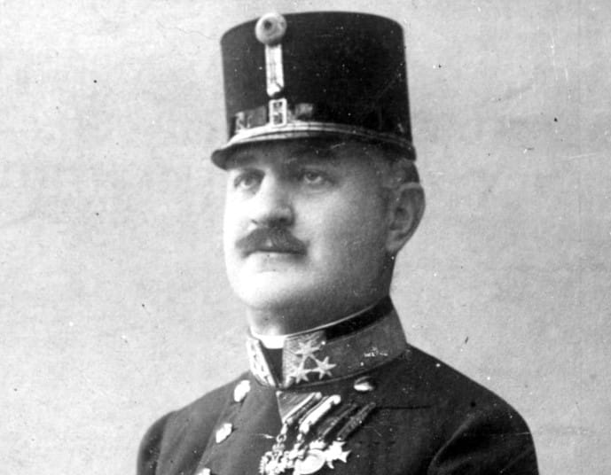 „Redl tehát nem azért hazaáruló, mert zsidó volt, hanem azért lett zsidó, mert hazaáruló volt”