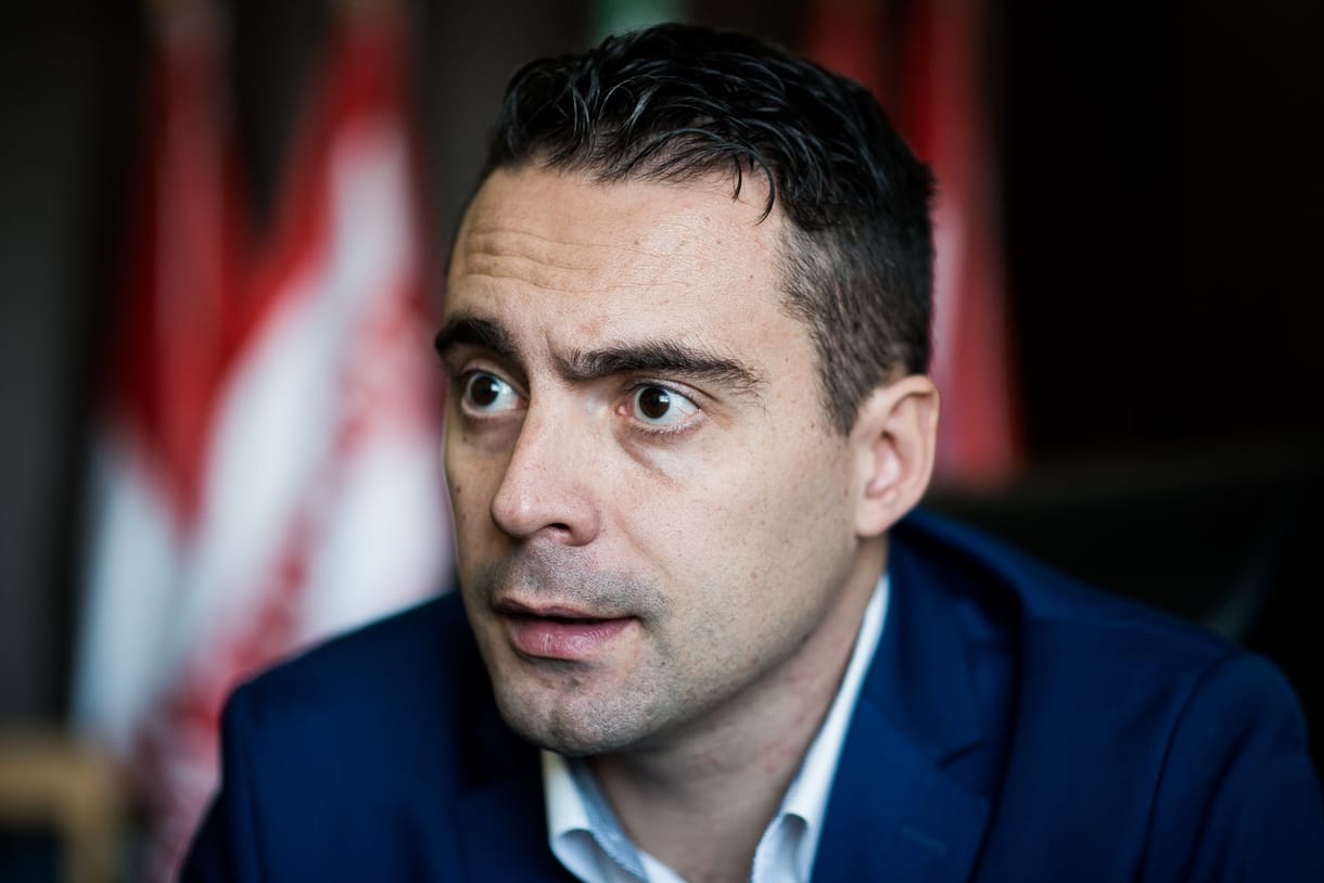 Beindult a PR: Vona Gábor hiú, konditerembe jár és tetováltat