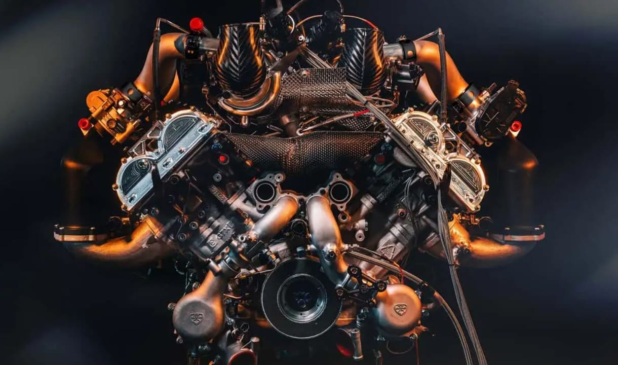 A valaha gyártott legerősebb V12-es motorral érkezik a dánok hiperautója