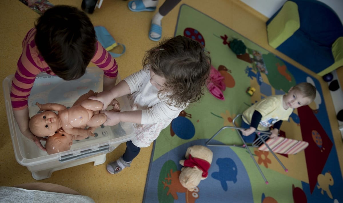 Munkahelyi bölcsikben bízik a kormány