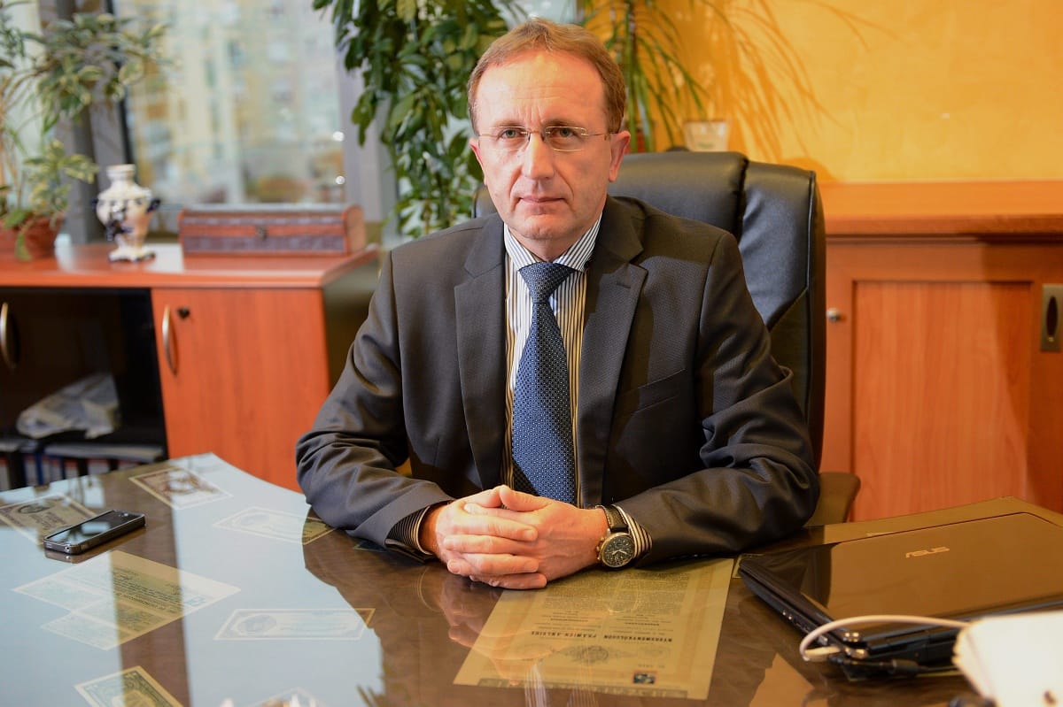 Aki egy összeomló bank alól Matolcsy rokonánál kötött ki